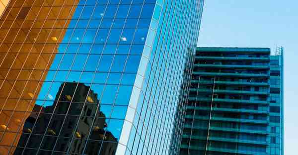 app动态背景_app动一下就弹广告怎么关闭