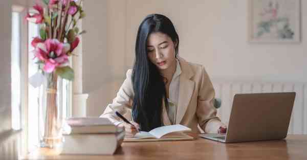 怎样做手工灯笼用彩纸做的